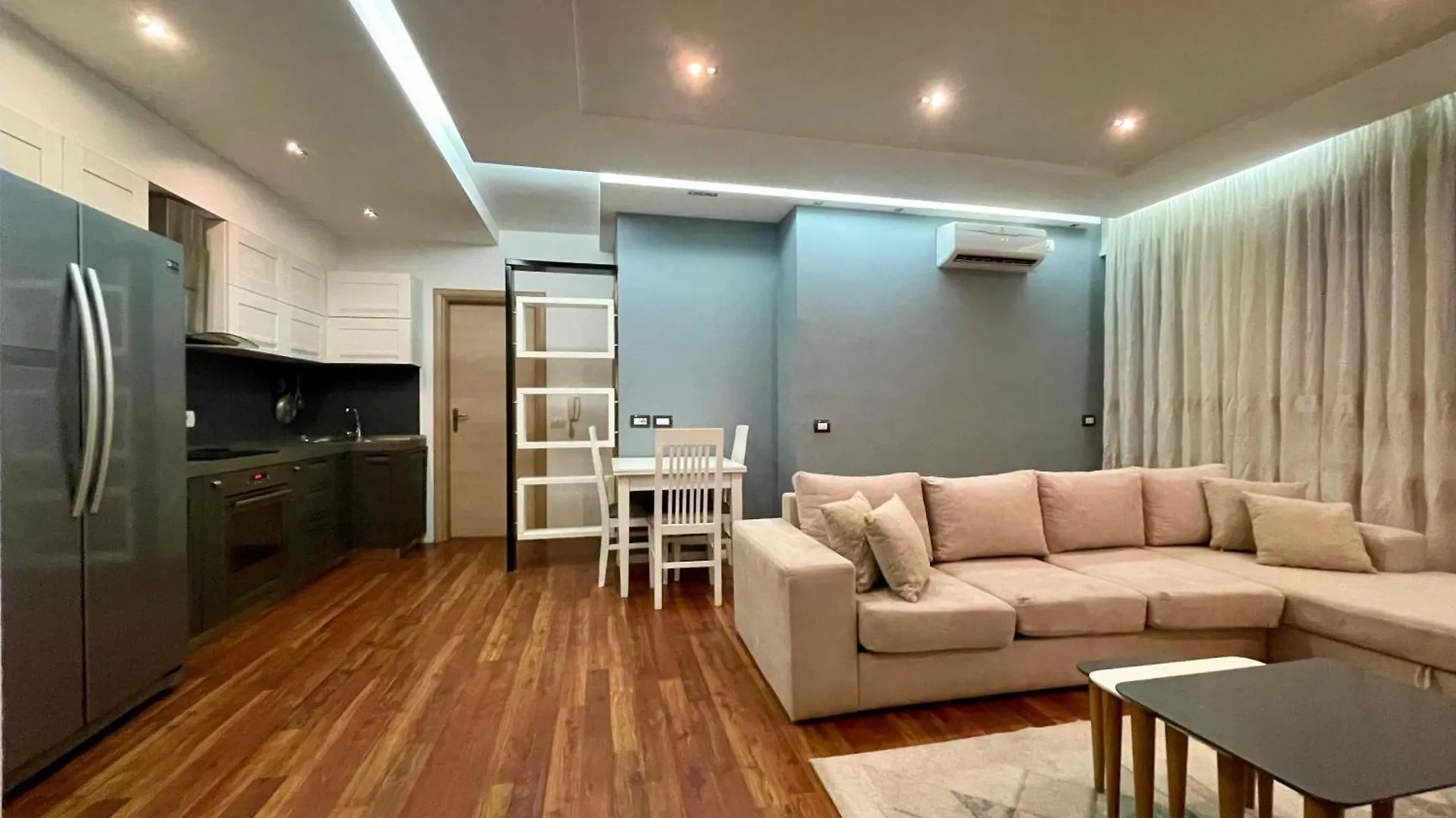 E'S Apartment ティラナ