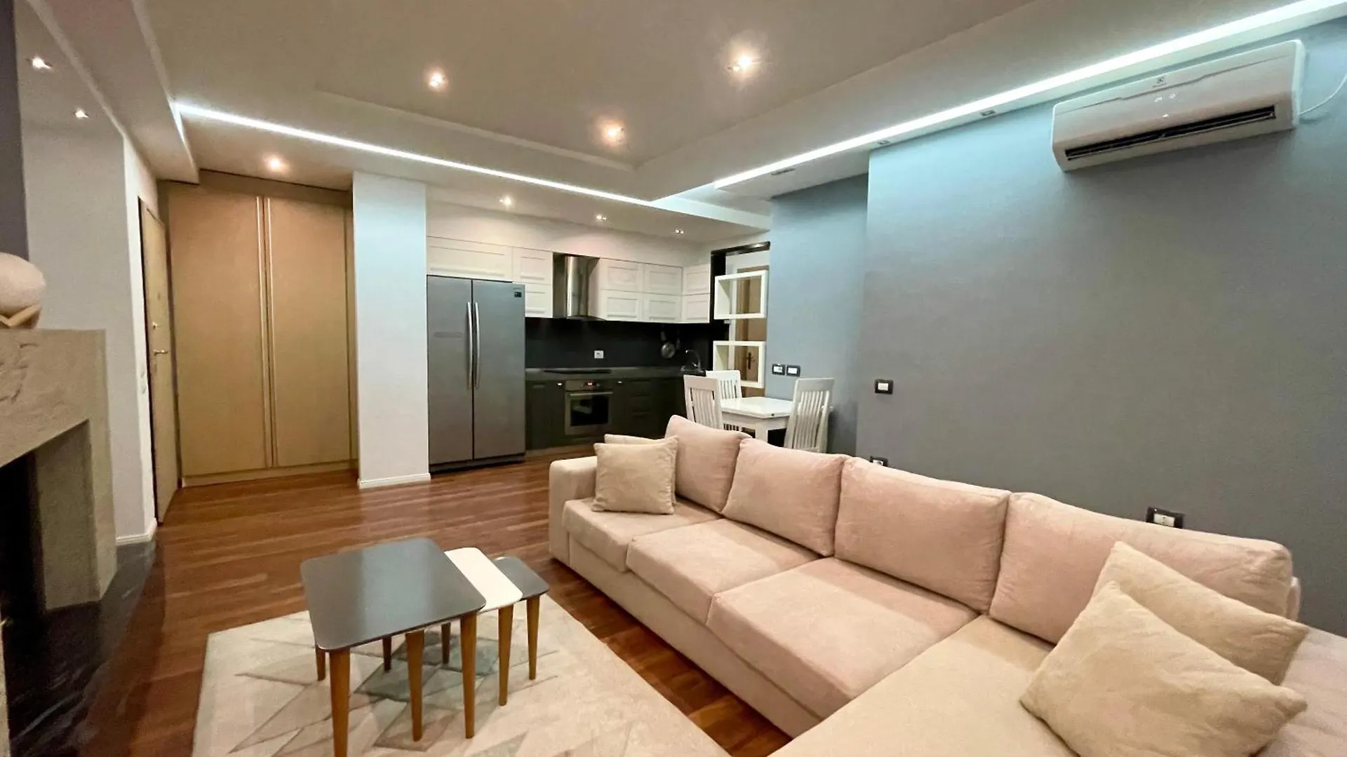 E'S Apartment ティラナ